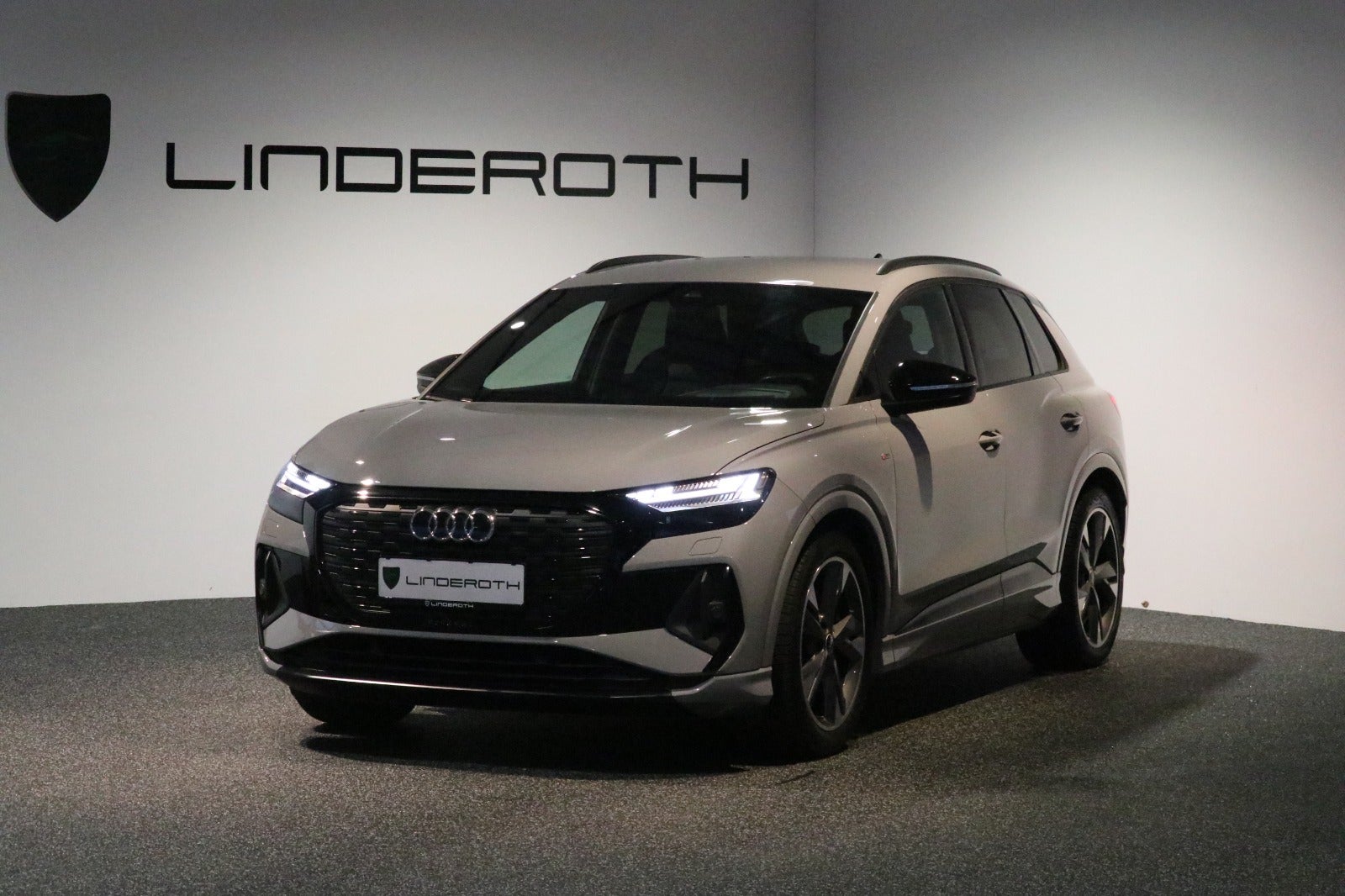 Audi Q4 e-tron 50 S-line quattro 5d - 1