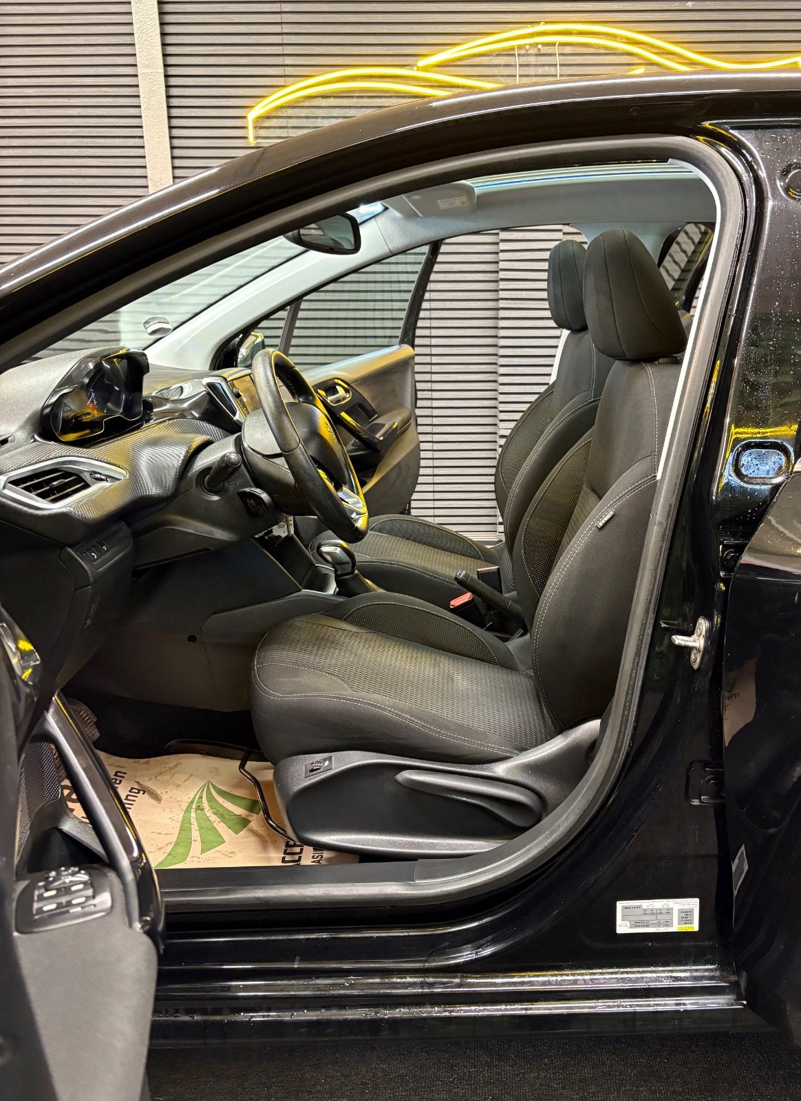 Billede af Peugeot 208 1,2 PureTech 82 Allure Sky