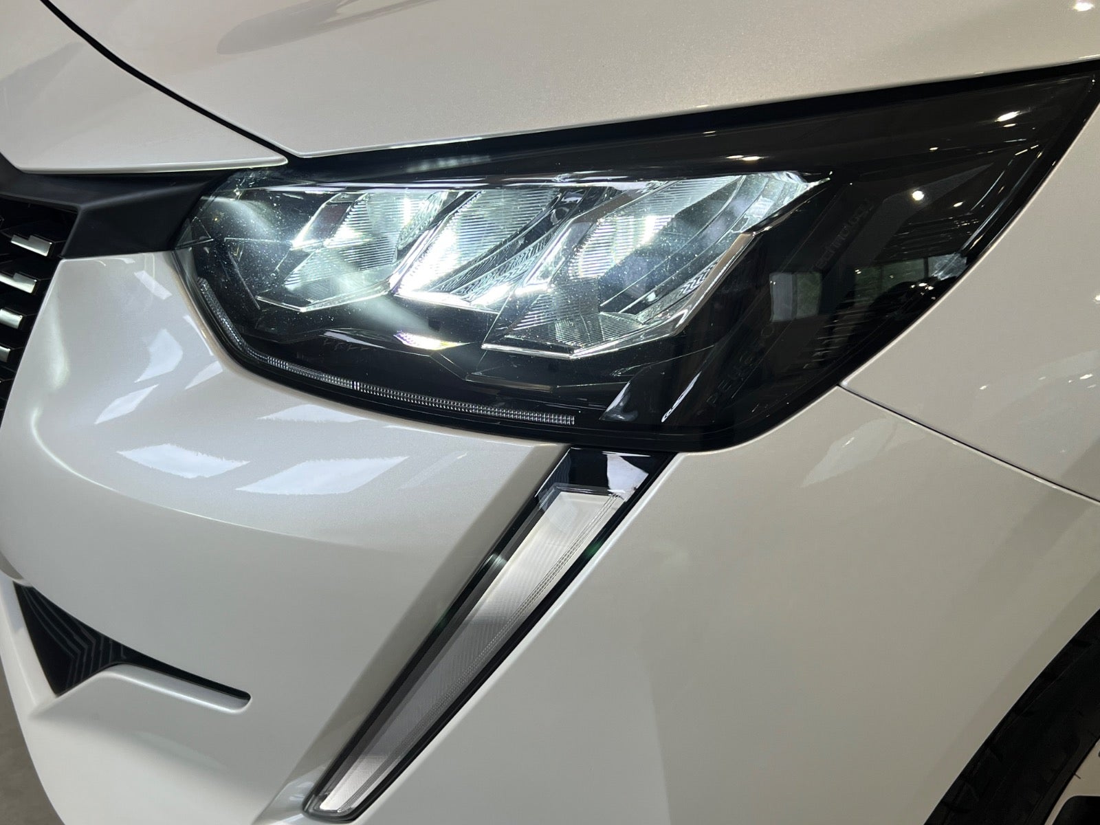 Peugeot 208 PureTech 100 Allure Pack