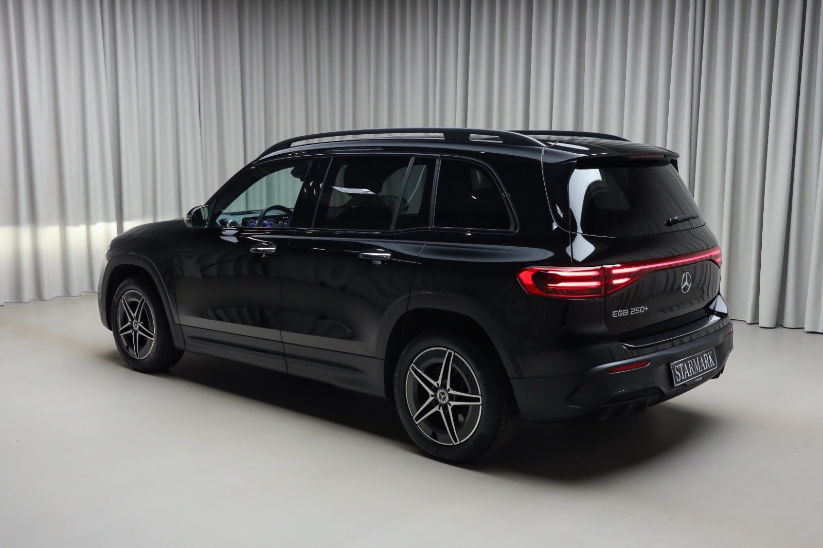 Mercedes-Benz EQB 250+ (3/8)