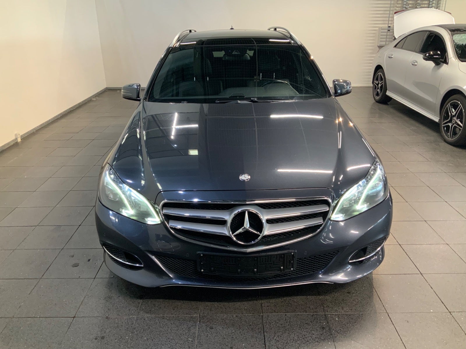 Mercedes-Benz E 350 (2/8)