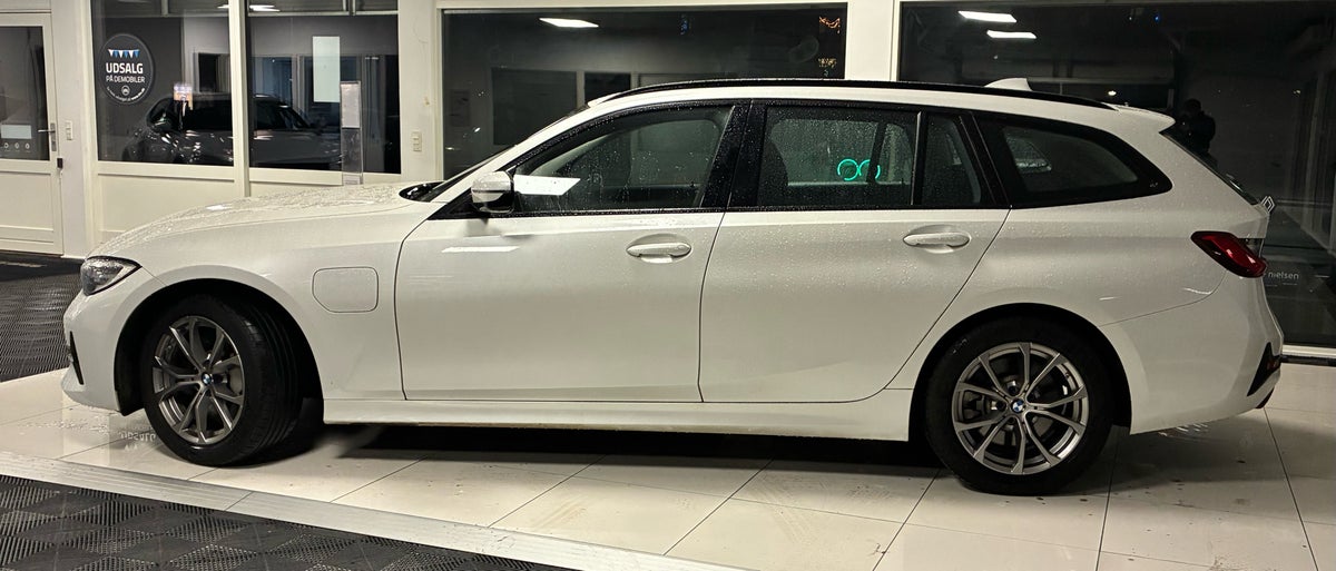 BMW 330e Touring Sport Line aut. billede 3
