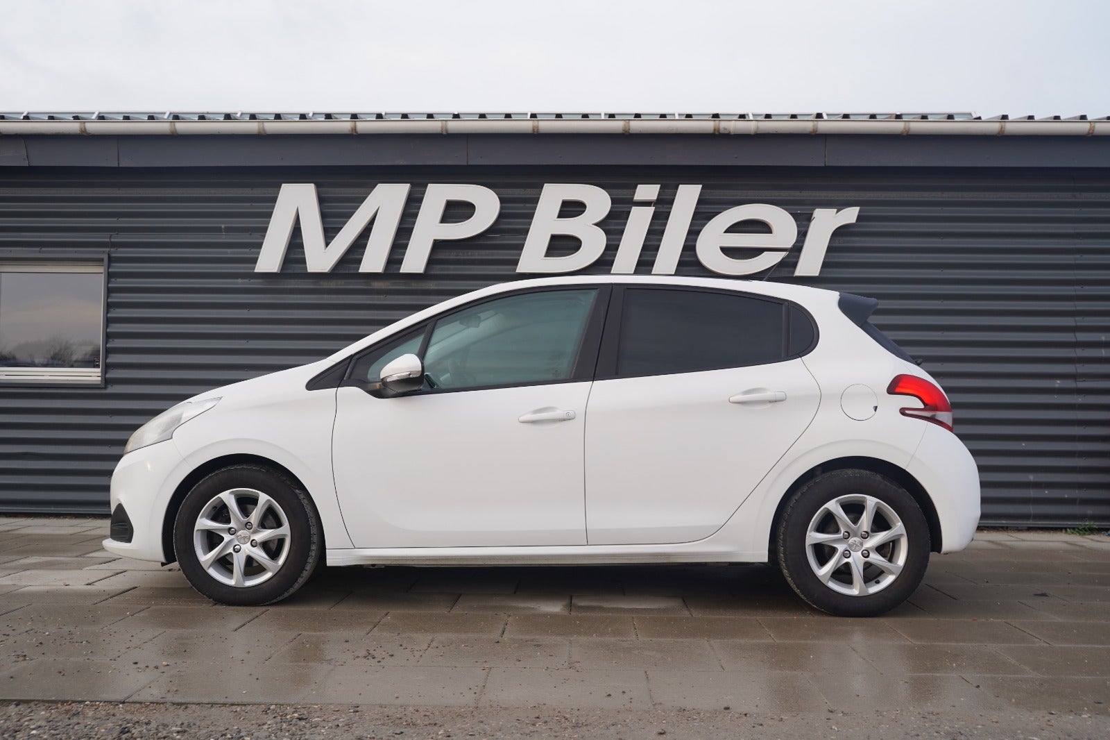 Billede af Peugeot 208 1,6 BlueHDi 100 Envy Sky