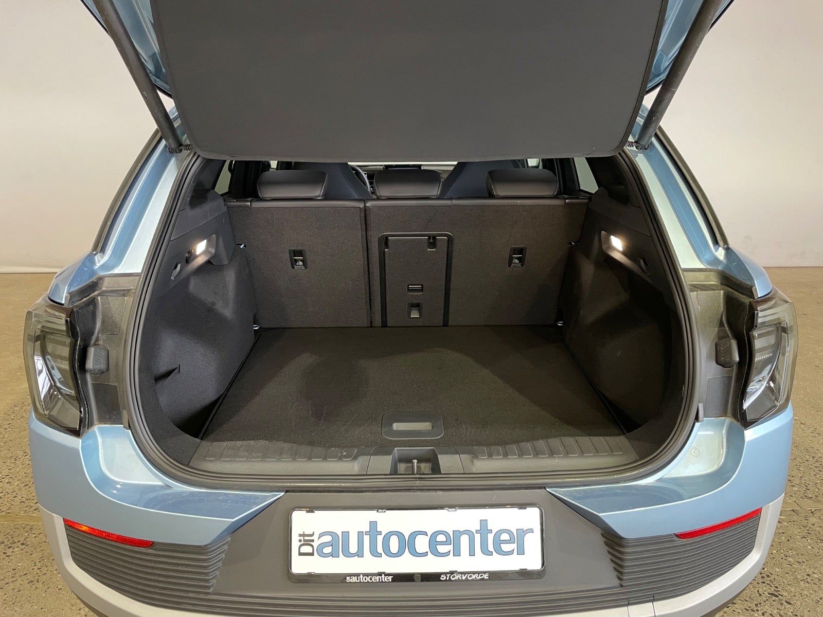 Ford Explorer Select Extended Range