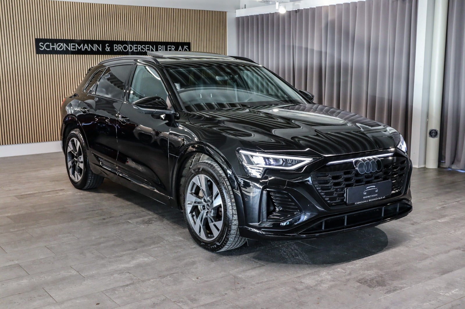 Billede af Audi Q8 e-tron 55 S-line Black Edition quattro