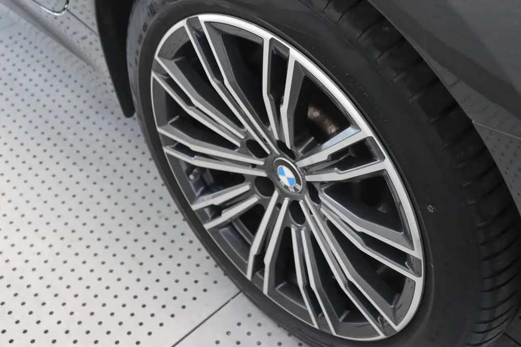 BMW 330e Touring M-Sport aut.