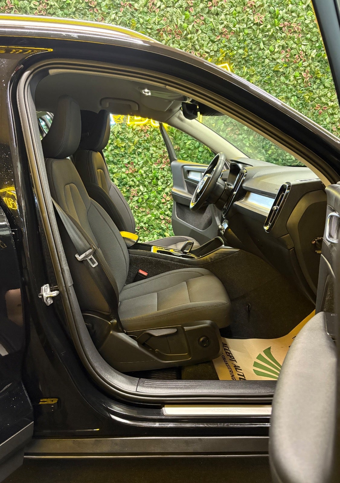 Billede af Volvo XC40 1,5 T4 ReCharge Momentum aut.