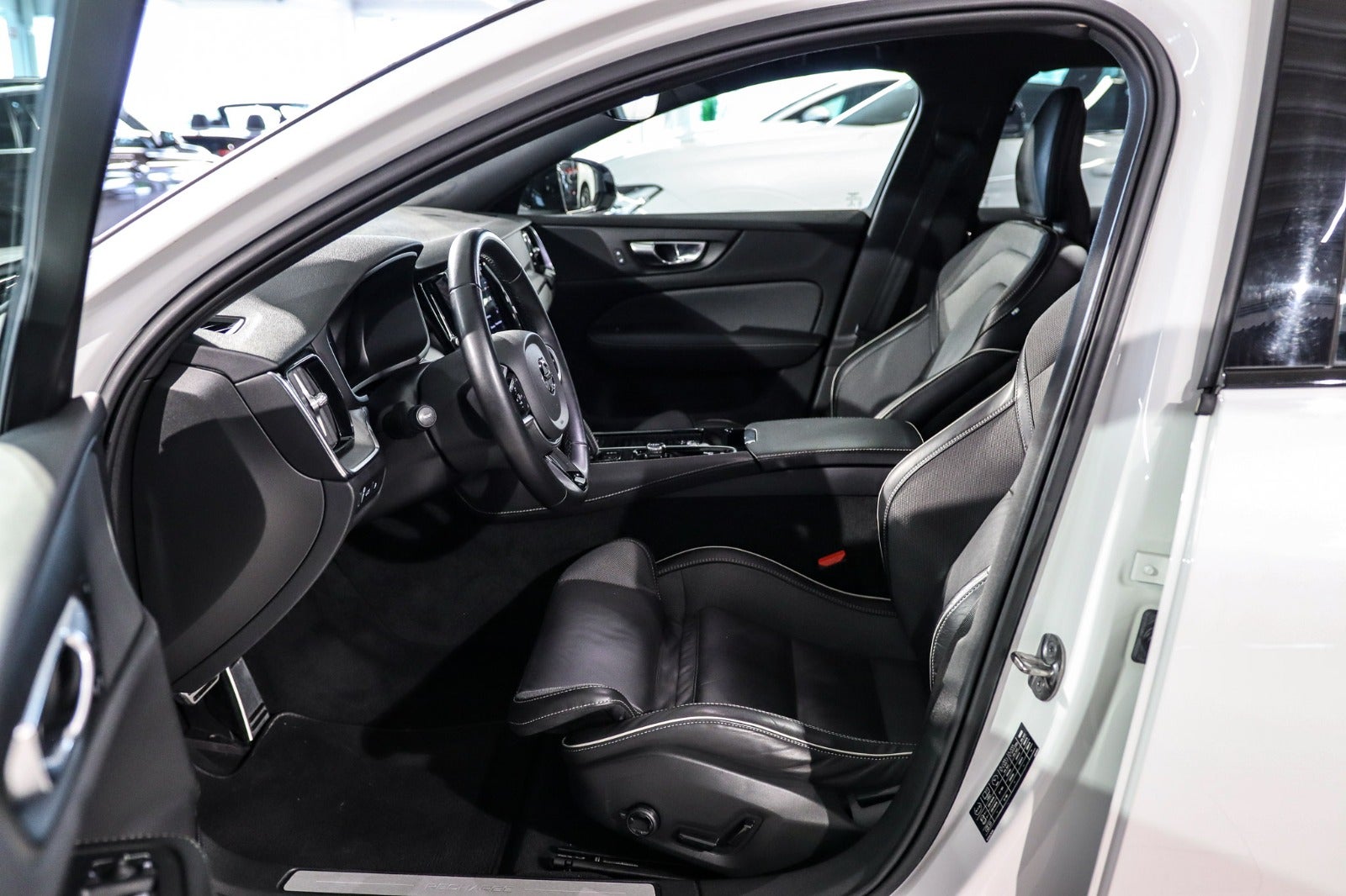 Billede af Volvo V60 2,0 T6 ReCharge R-Design aut. AWD