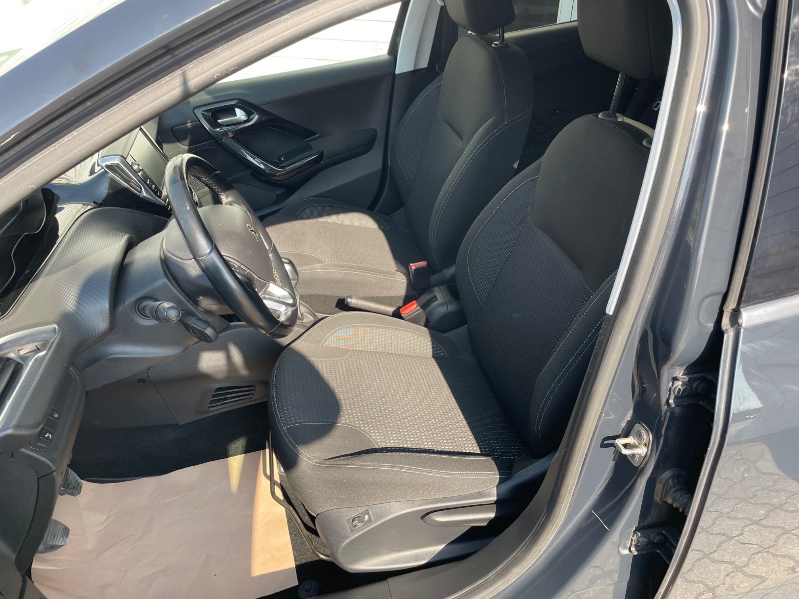 Billede af Peugeot 208 1,2 PureTech 82 Allure Sky