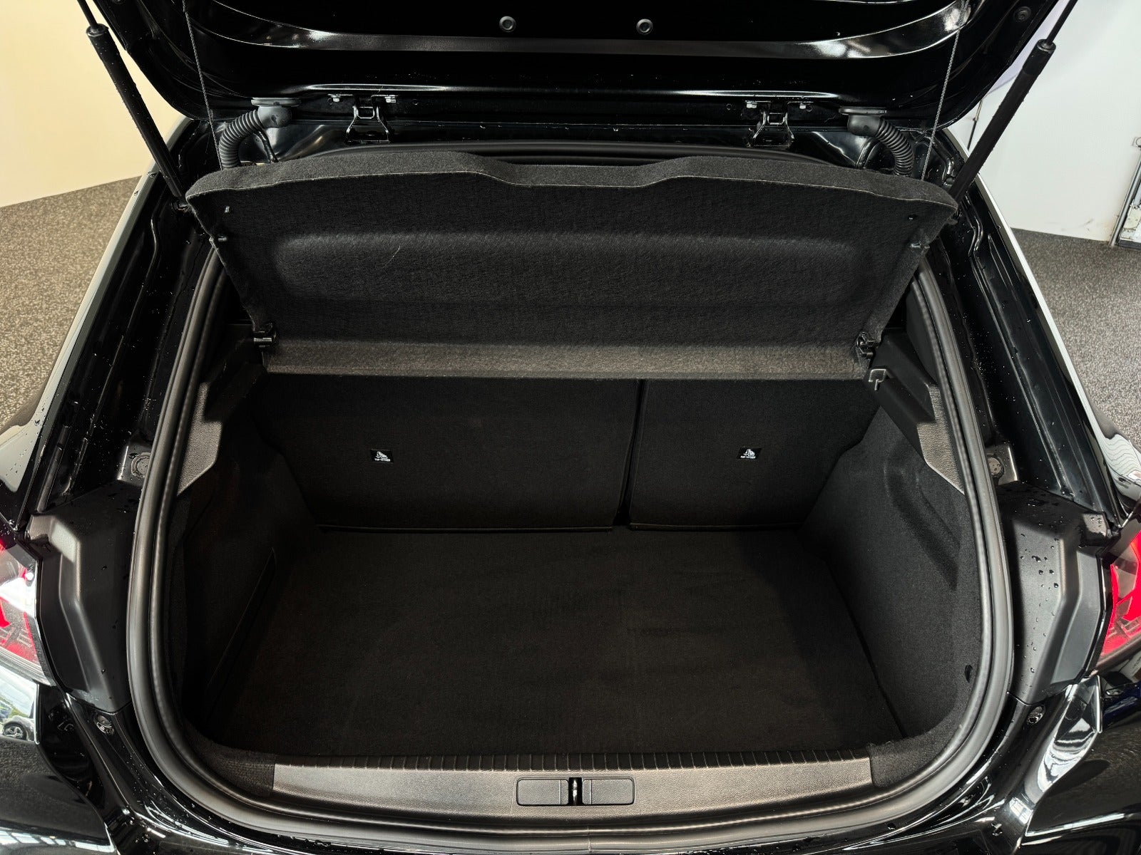 Peugeot 208 1,2 PureTech 100 Allure EAT8 5d - 11