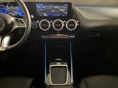 Mercedes EQA300 Progressive 4Matic Van