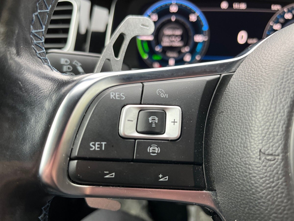 VW Golf VIII GTE DSG billede 17