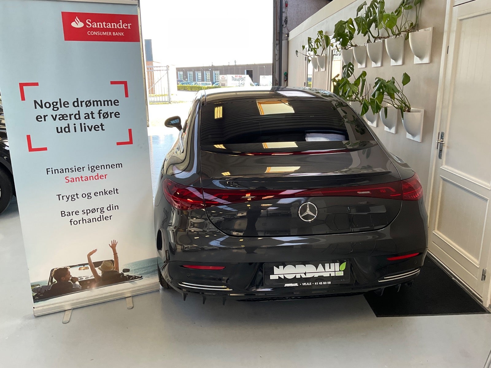 Mercedes EQE350 AMG Line 4d - 4