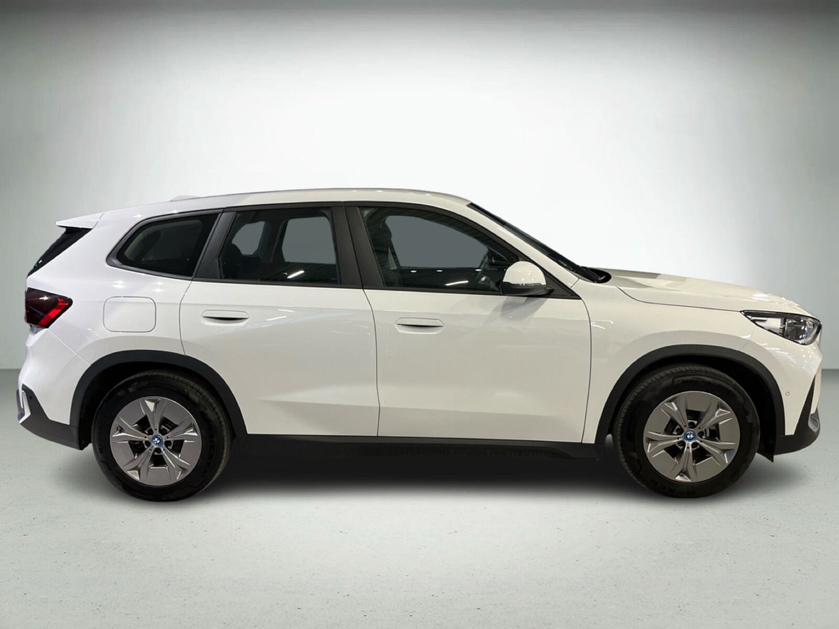 BMW iX1 xDrive30 billede 6