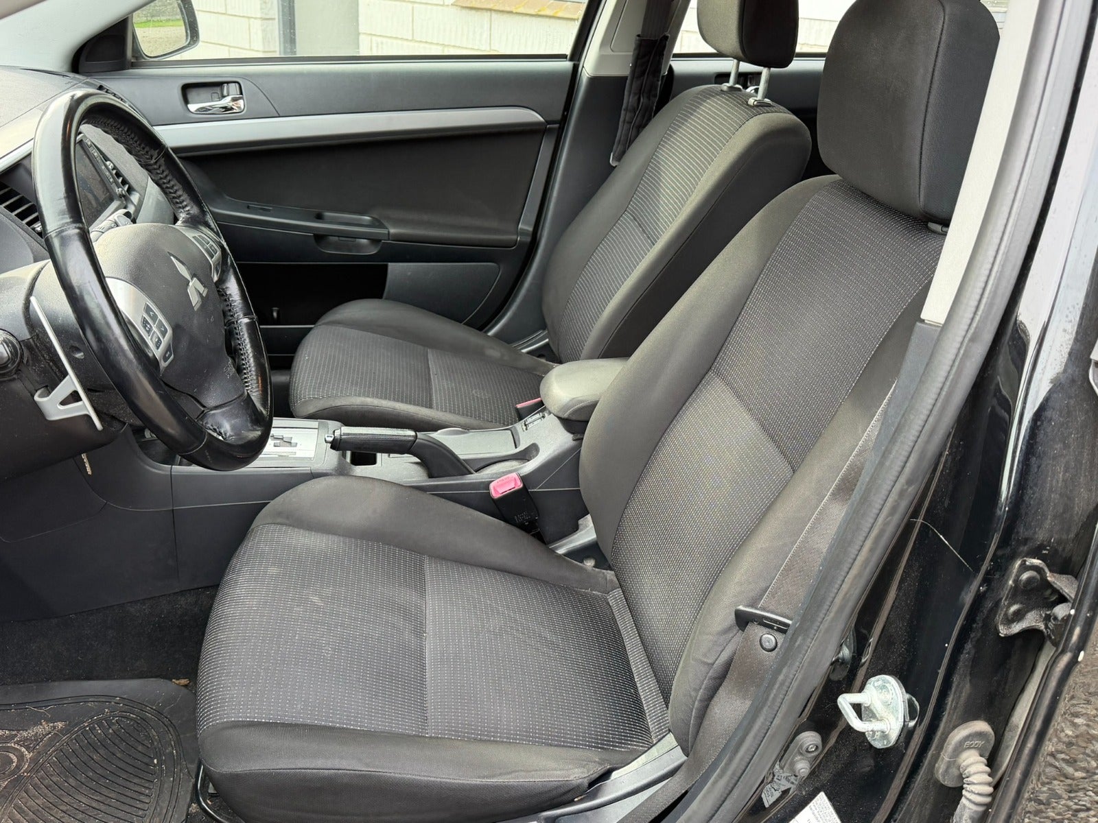 Mitsubishi Lancer Invite SportBack CVT