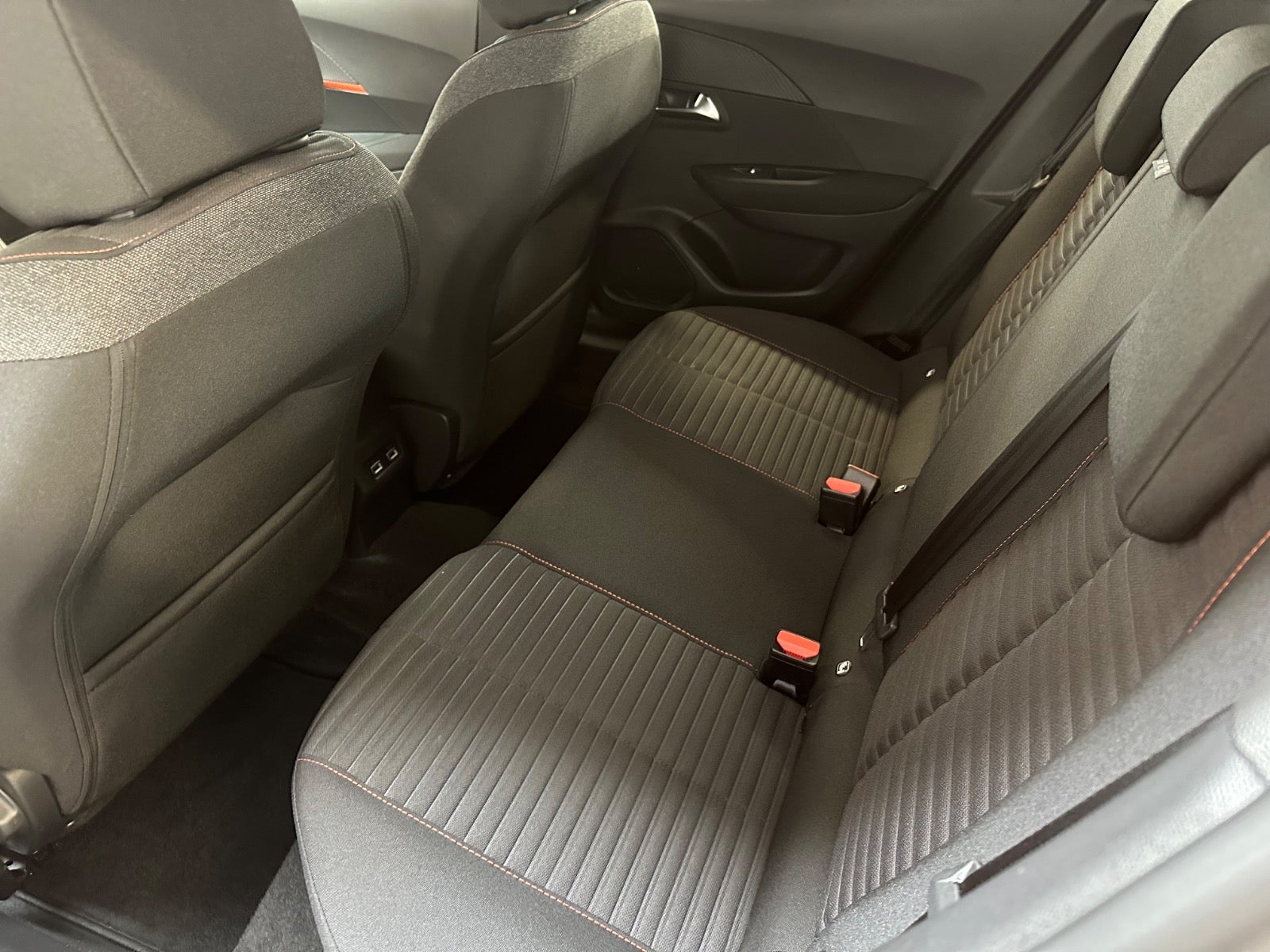 Billede af Peugeot e-2008 50 Active Pack