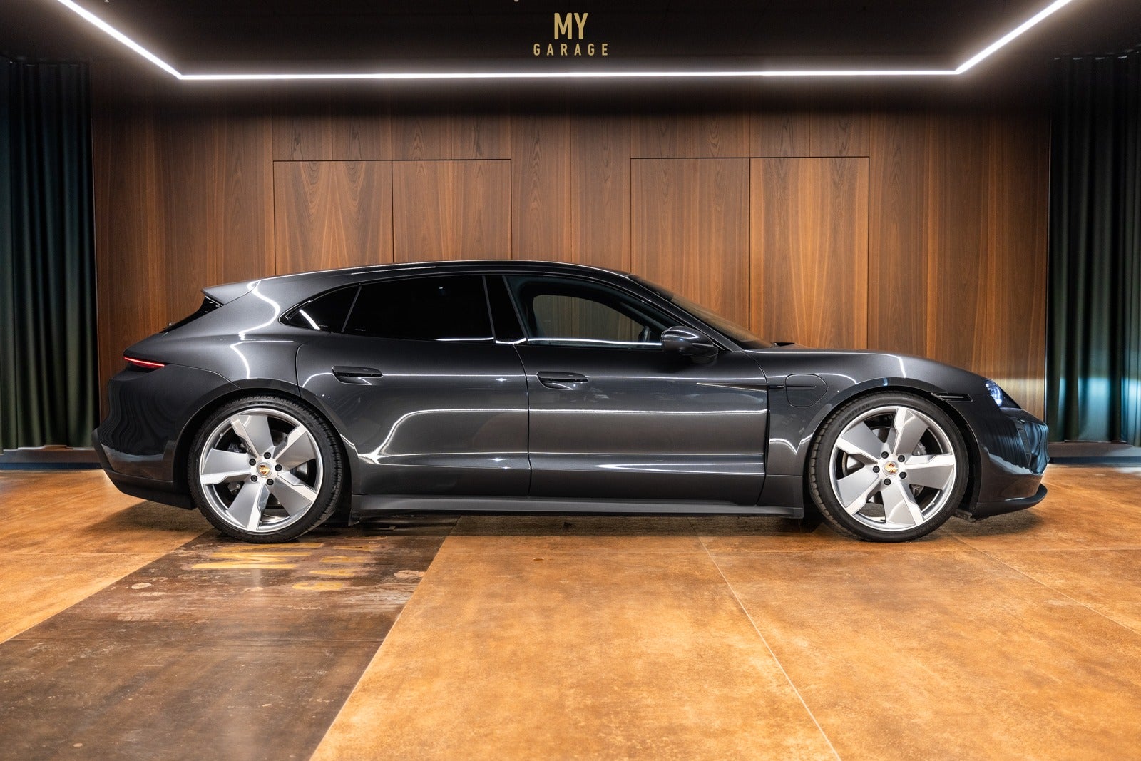 Porsche Taycan - Performance+ Sport Turismo