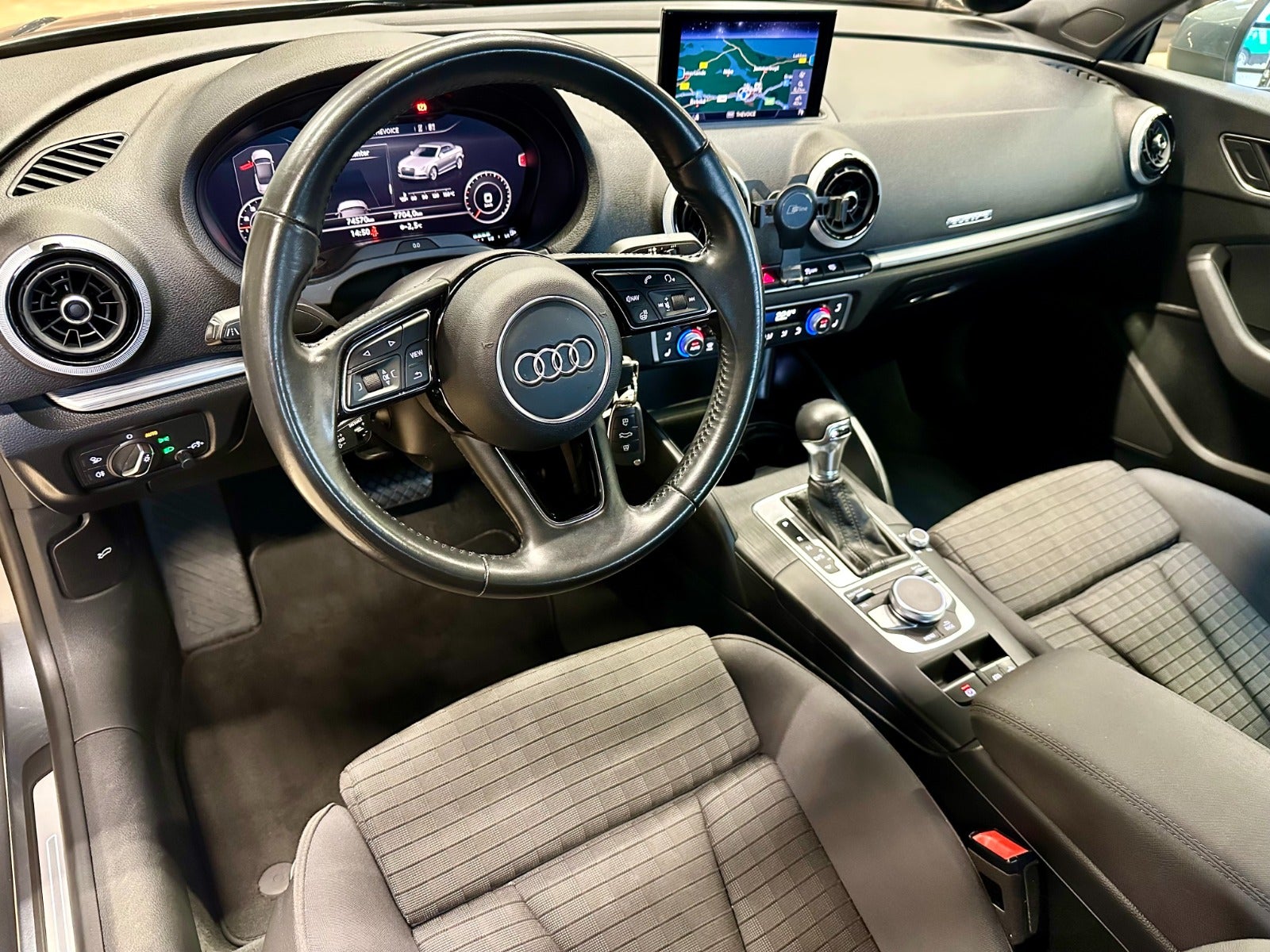 Billede af Audi A3 40 TFSi Limited plus Cabriolet quattro S-tr.