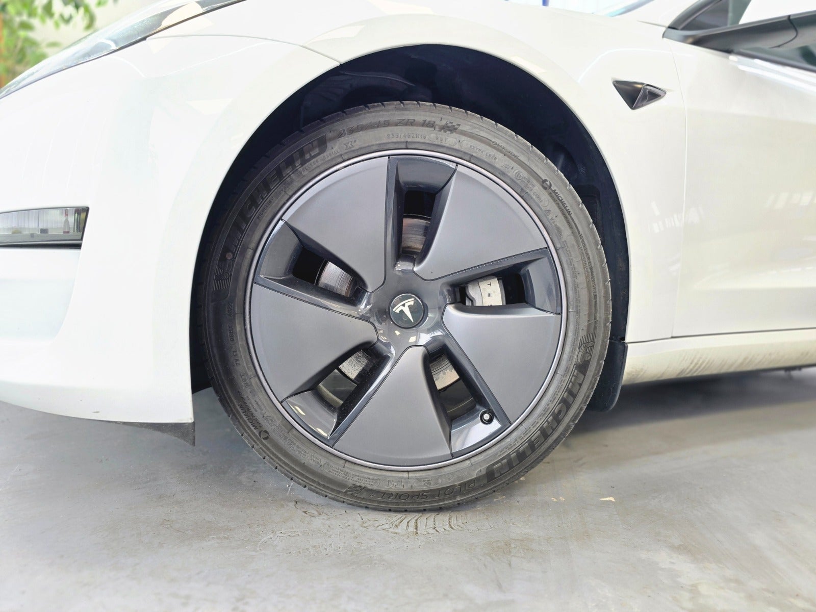Billede af Tesla Model 3 RWD