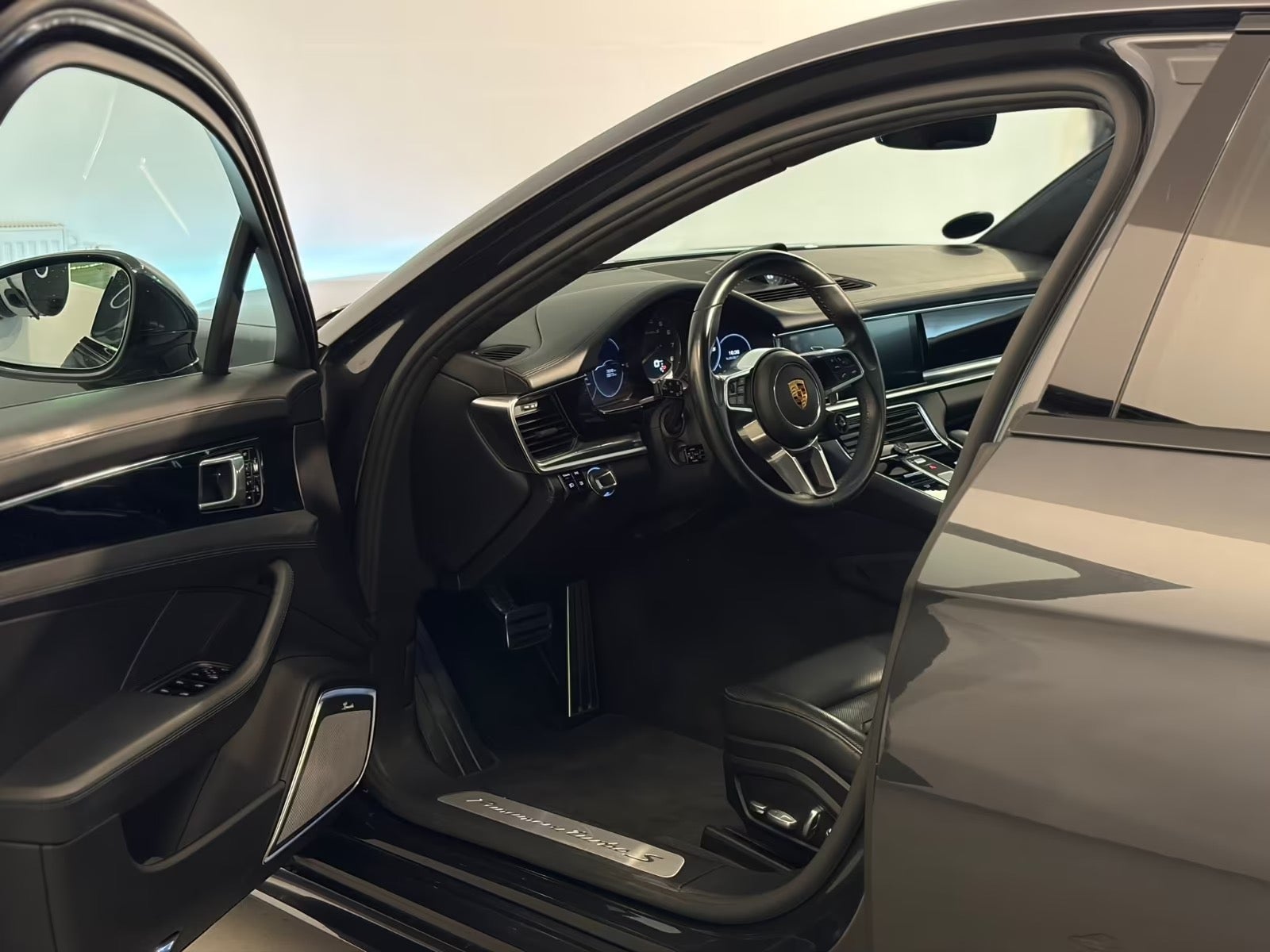 Porsche – Panamera Turbo S