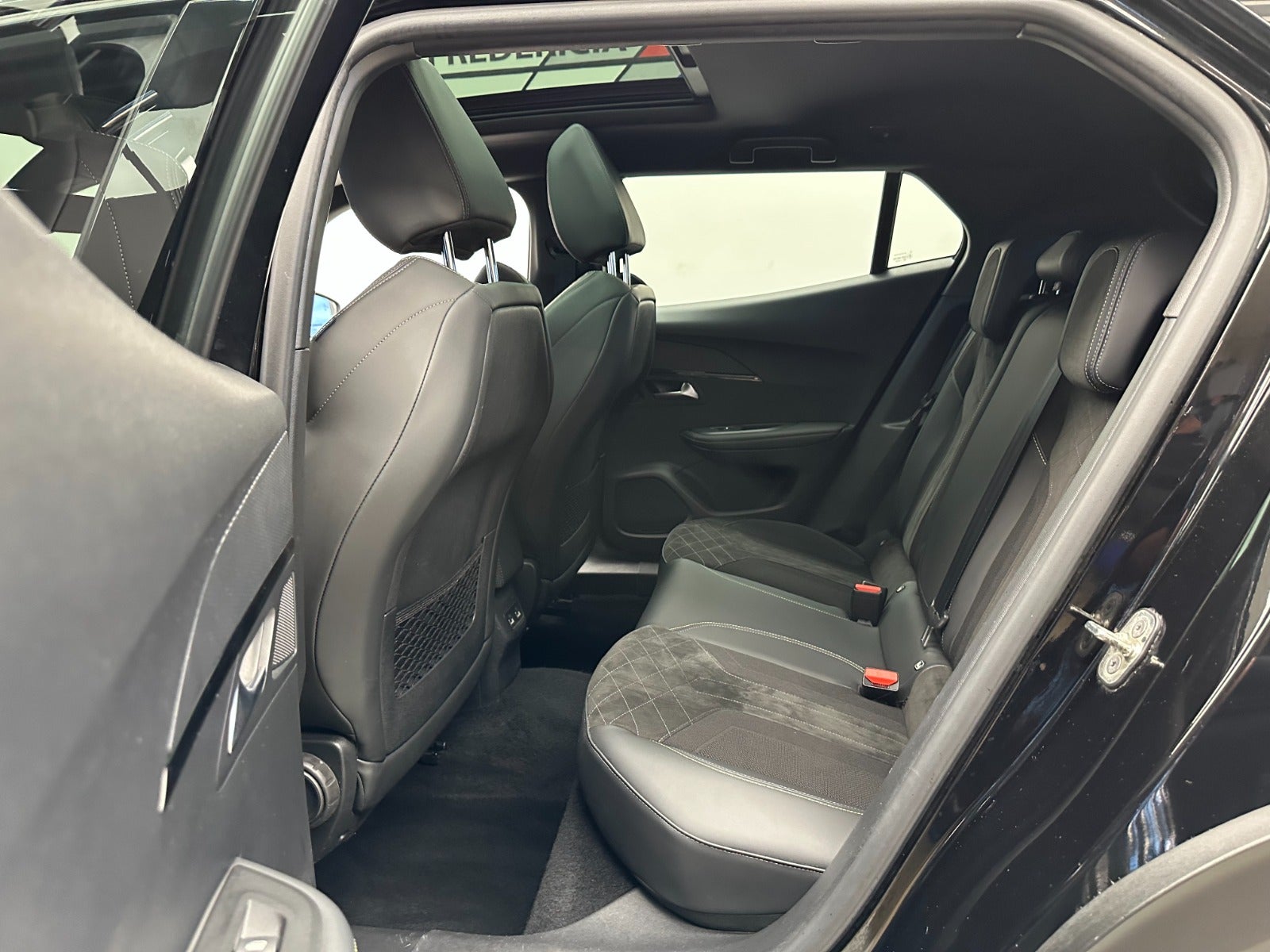 Billede af Peugeot e-2008 50 GT Pack