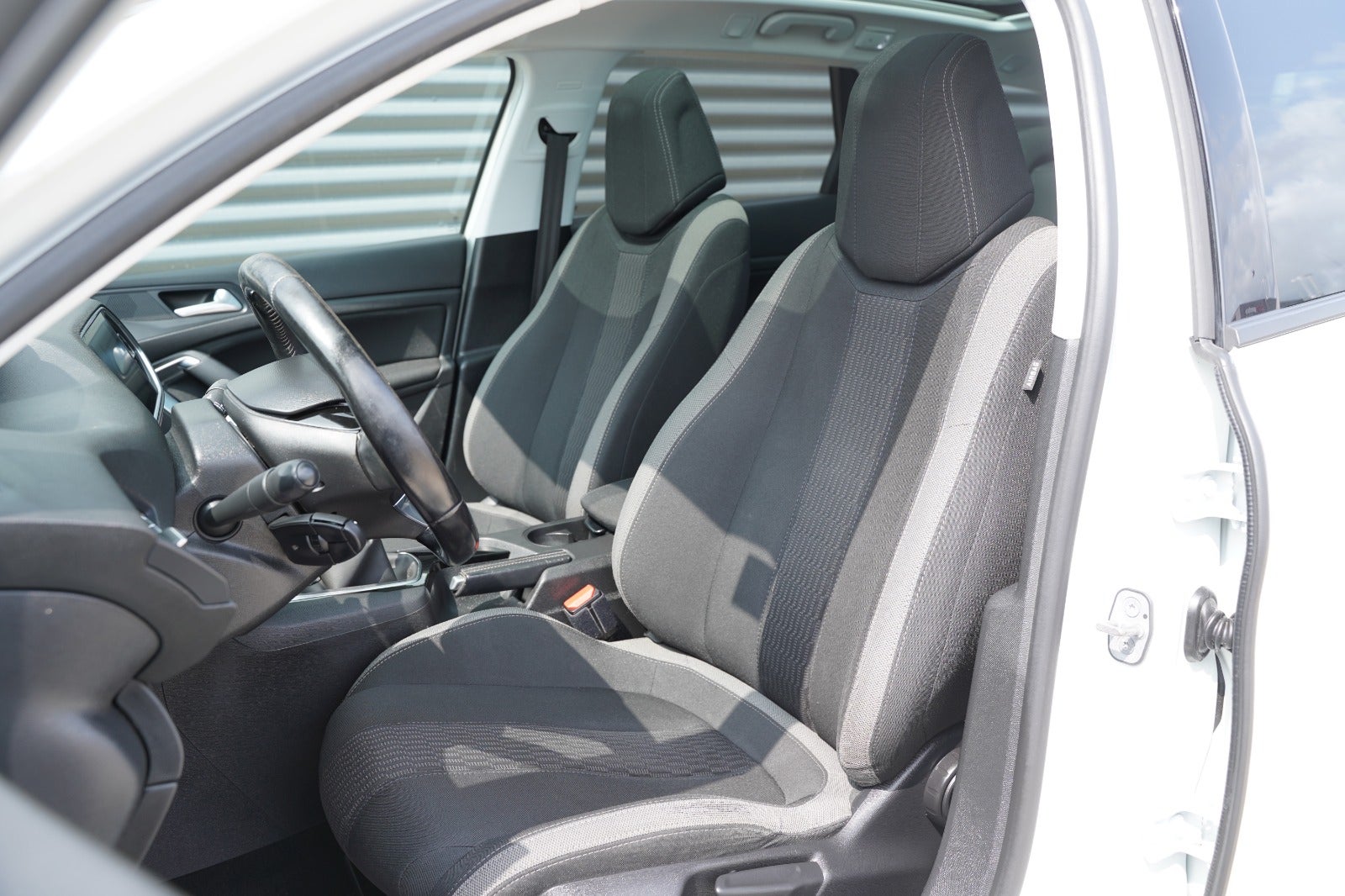 Billede af Peugeot 308 1,6 BlueHDi 120 Style Sky SW