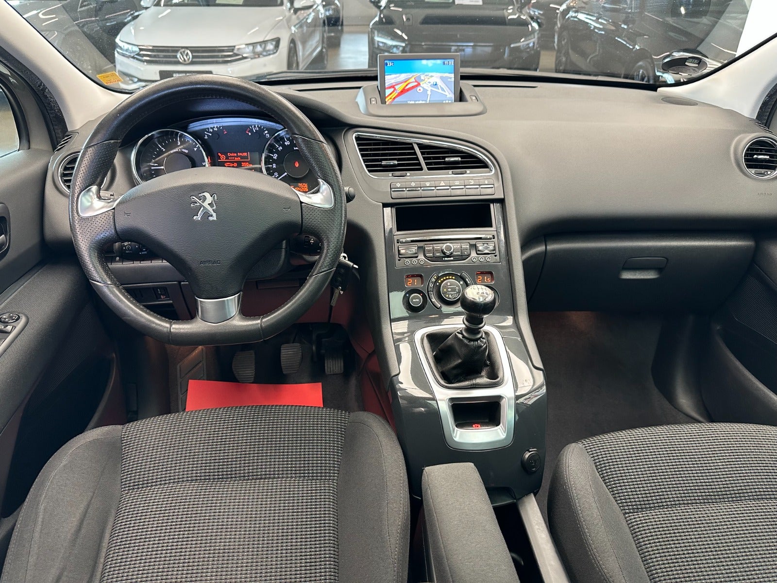 Billede af Peugeot 5008 1,6 BlueHDi 120 Allure 7prs