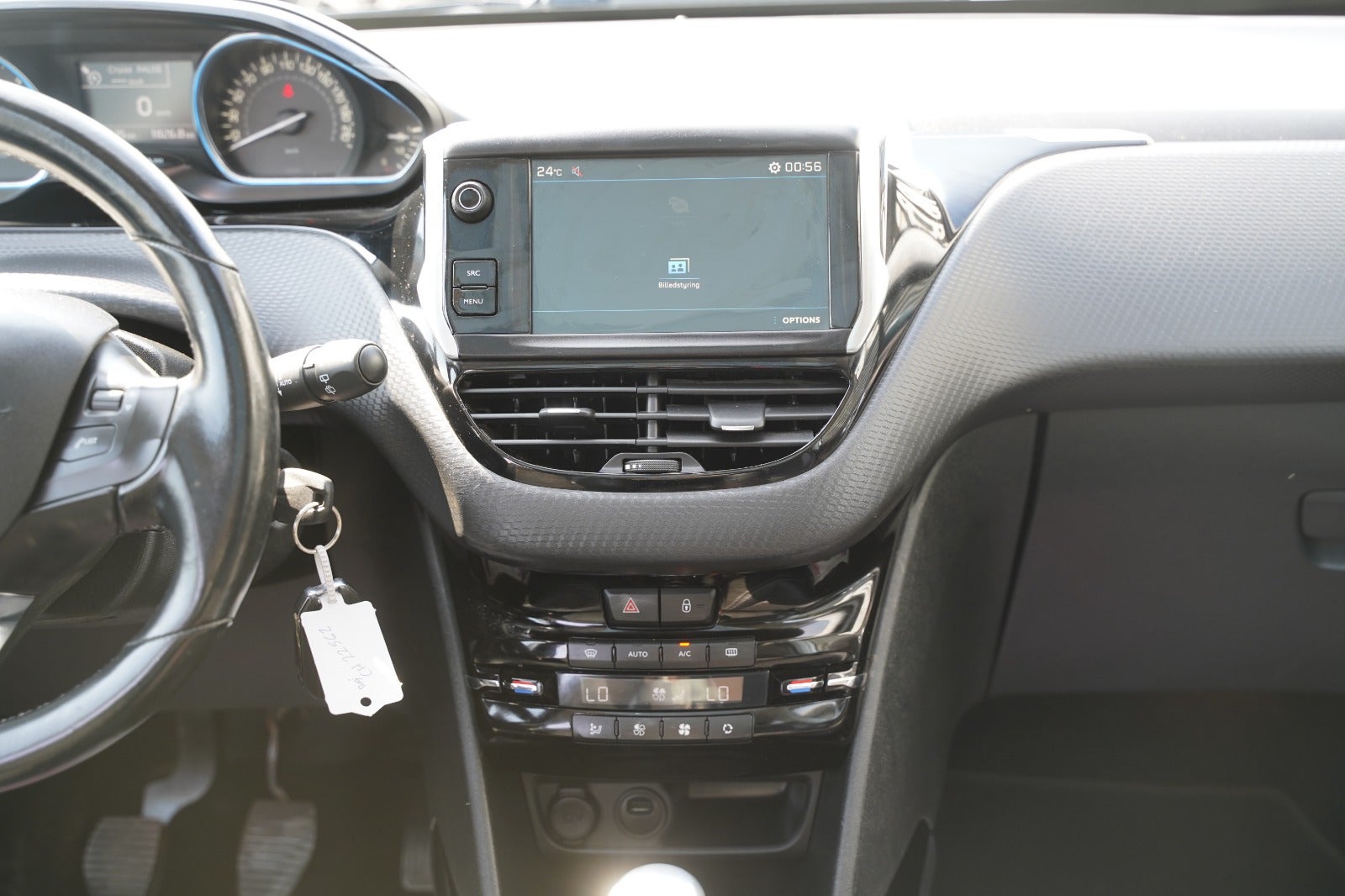 Billede af Peugeot 2008 1,5 BlueHDi 100 Allure Sky