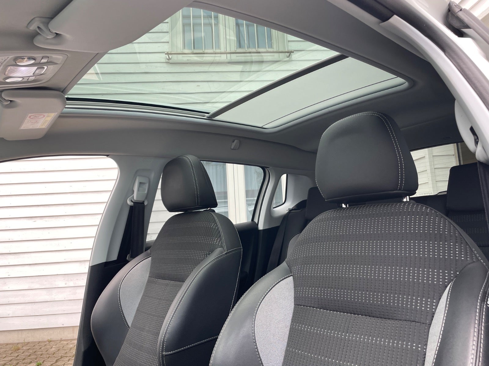 Billede af Peugeot 2008 1,2 e-THP 110 Allure Sky EAT6