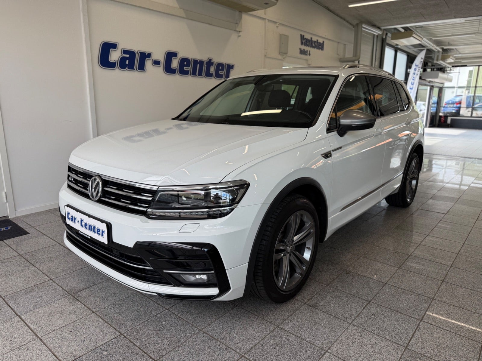 Billede af VW Tiguan Allspace 2,0 TDi 240 R-line DSG 4Motion 7prs