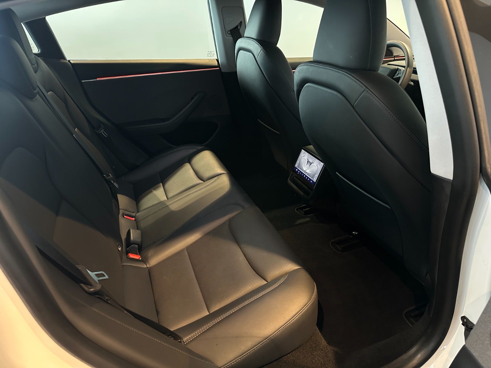 Tesla Model 3 RWD 4d - 8