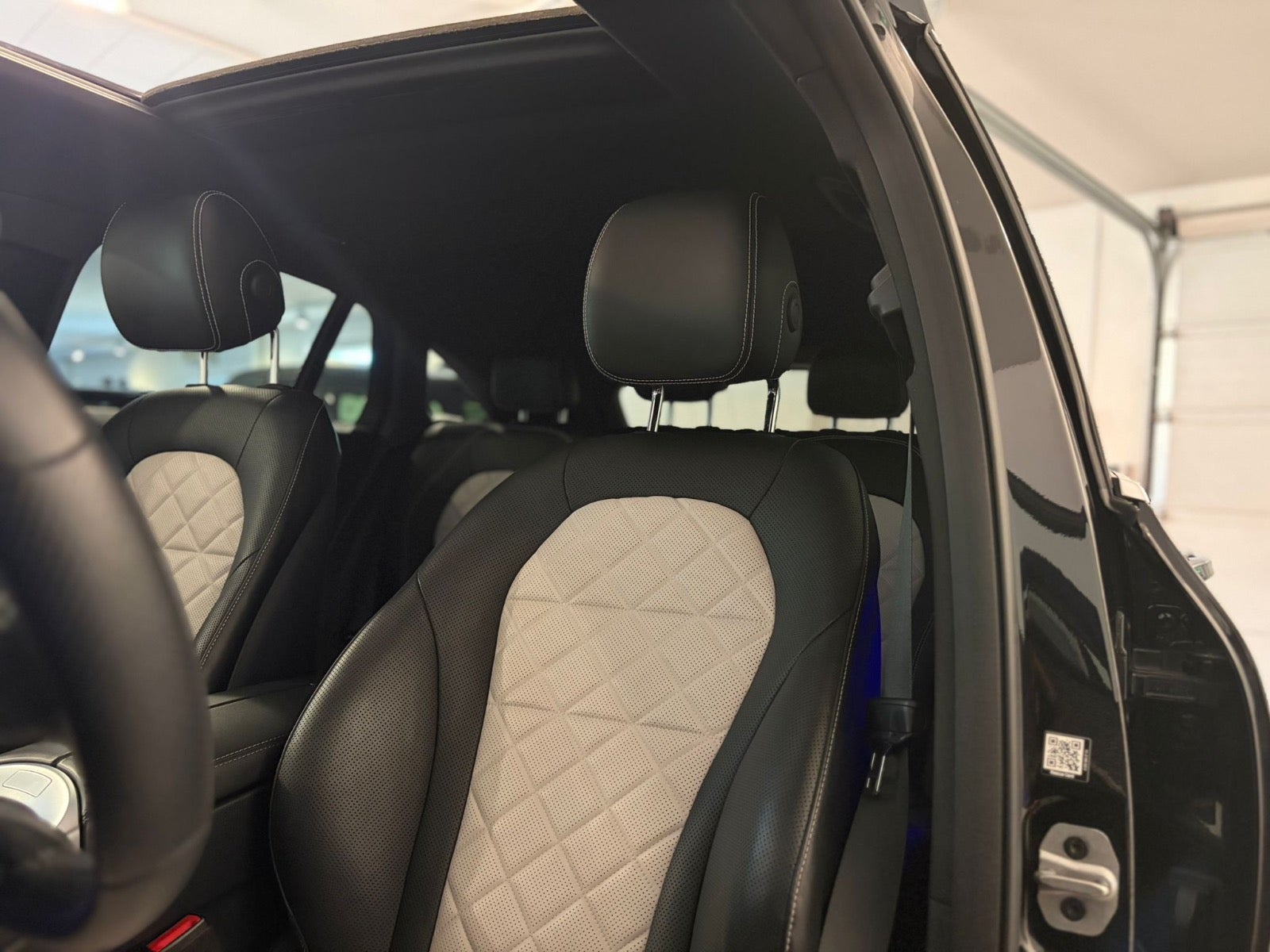 Mercedes – EQC400