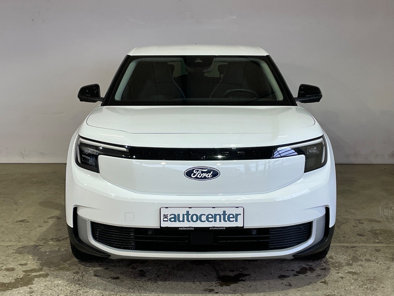 Ford Explorer Select Extended Range