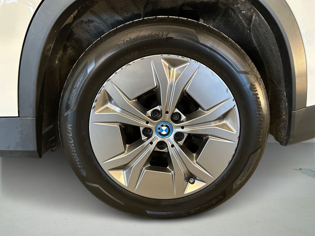 BMW iX1 xDrive30 billede 6