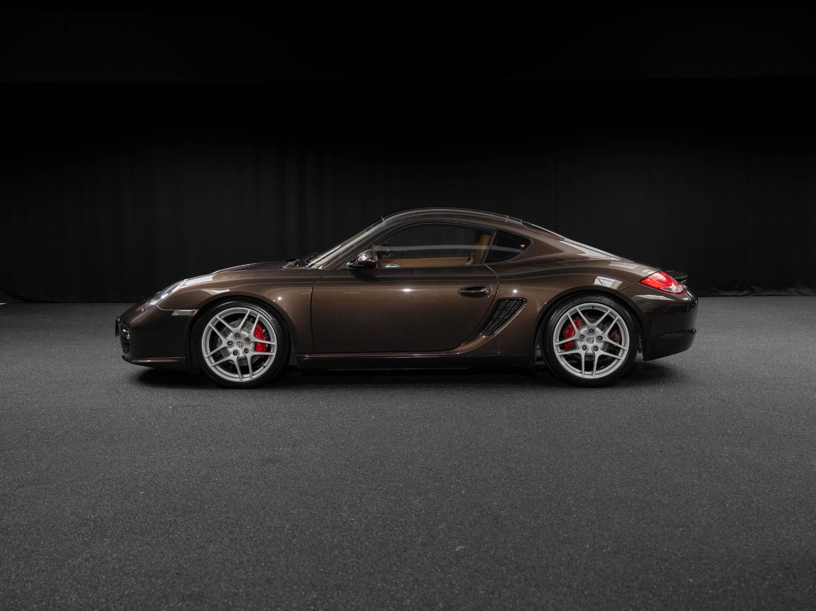 Gallery image 5 of 18