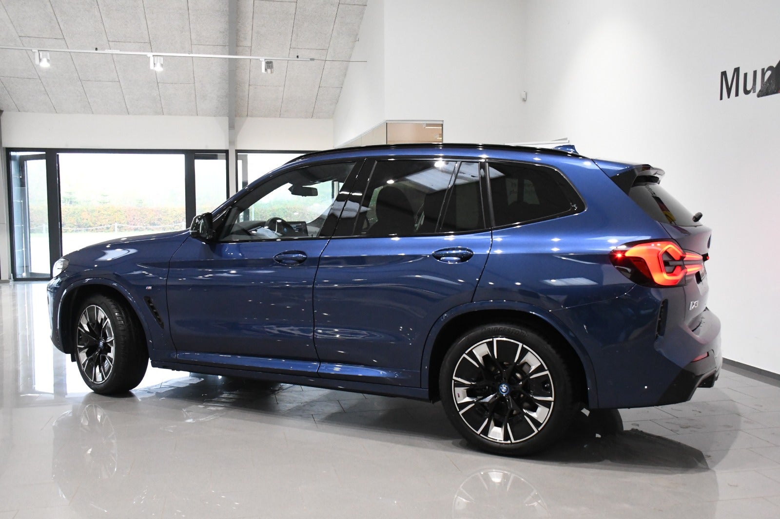 BMW iX3 2024