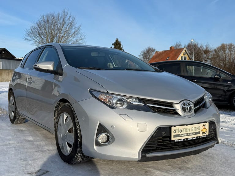 Toyota Auris D-4D T2+