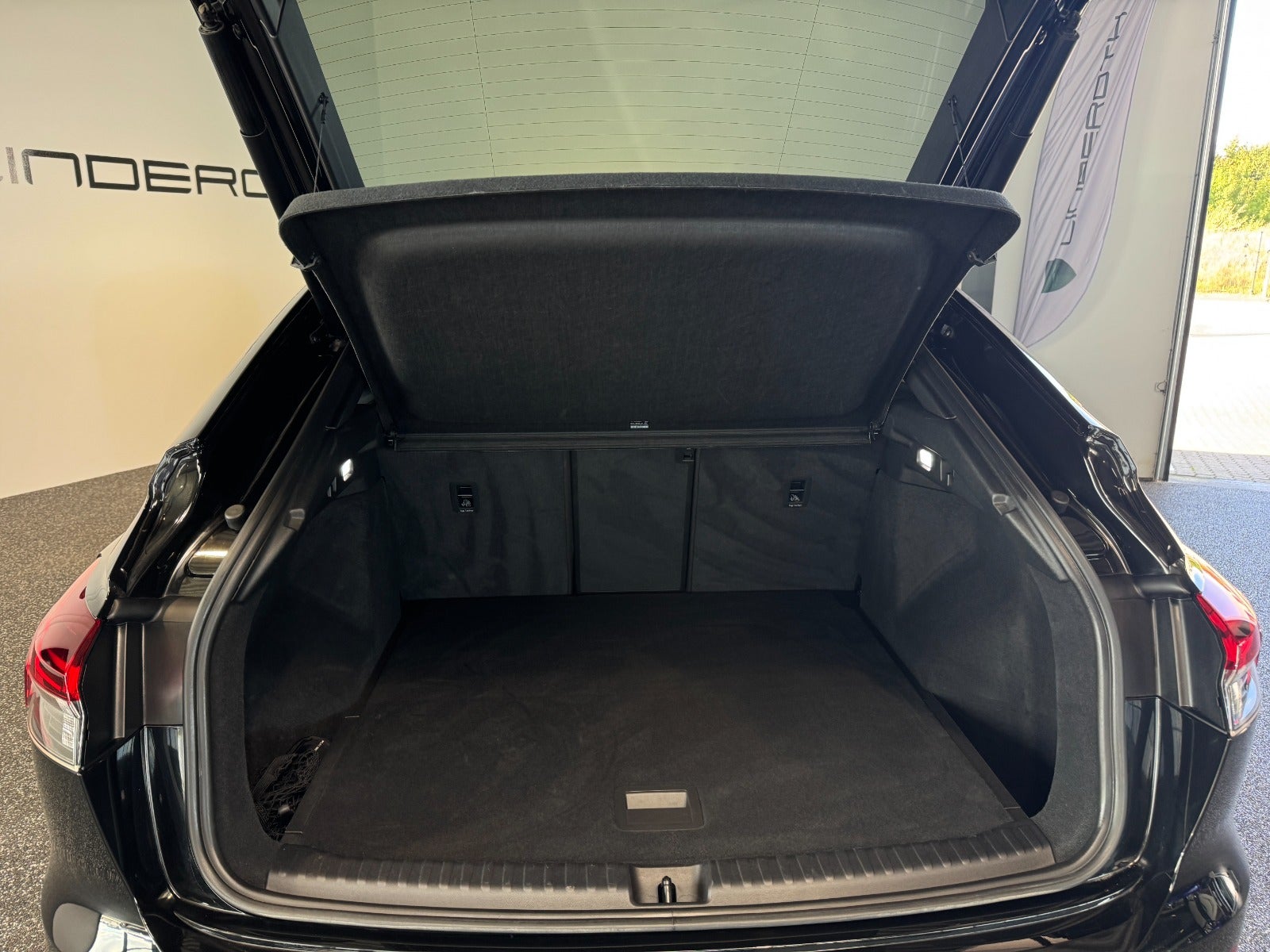 Audi Q4 e-tron 45 S-line Sportback quattro 5d - 10