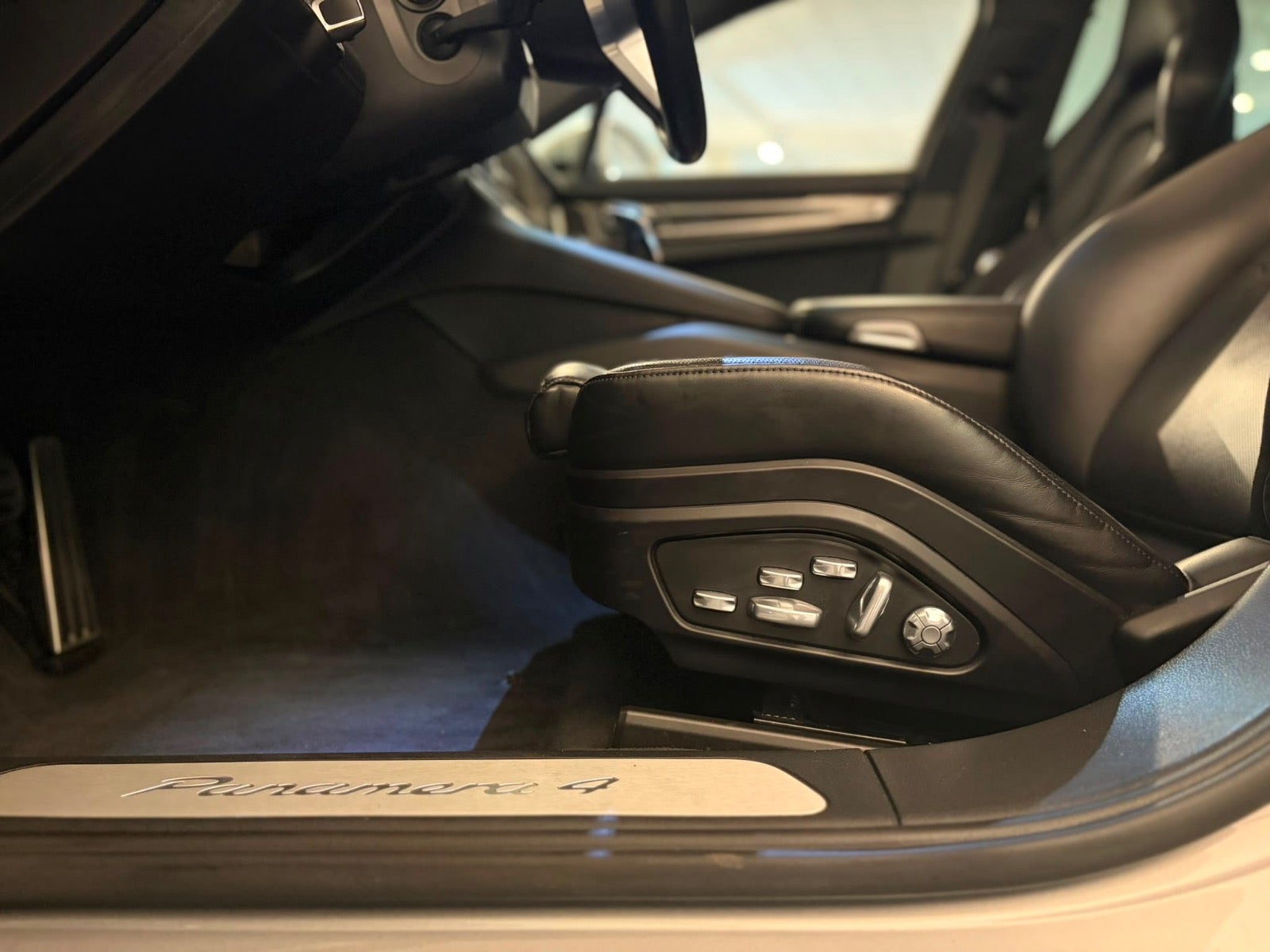 Porsche – Panamera 4