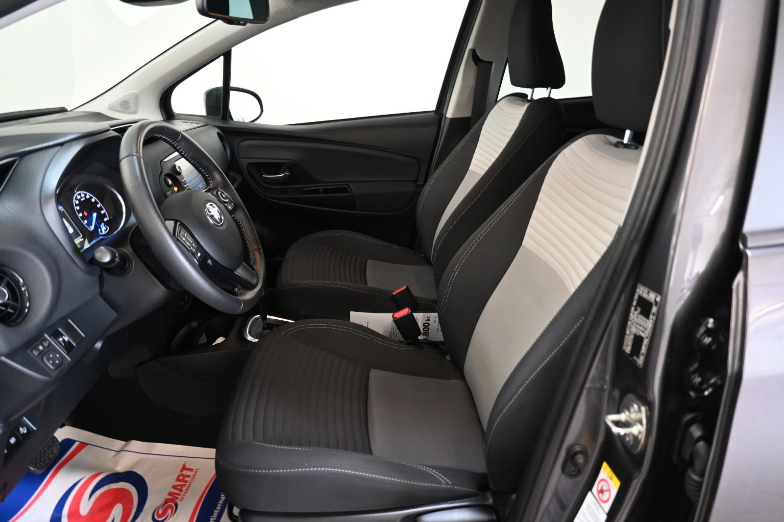 Toyota Yaris Hybrid H3 Limited Smart e-CVT
