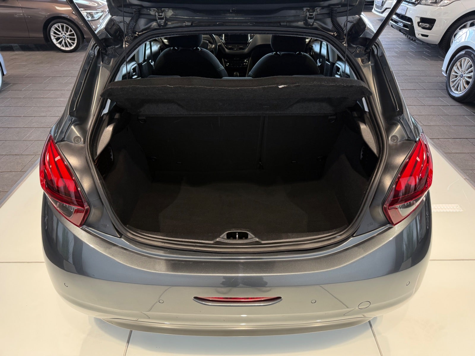 Billede af Peugeot 208 1,6 BlueHDi 100 Allure Sky