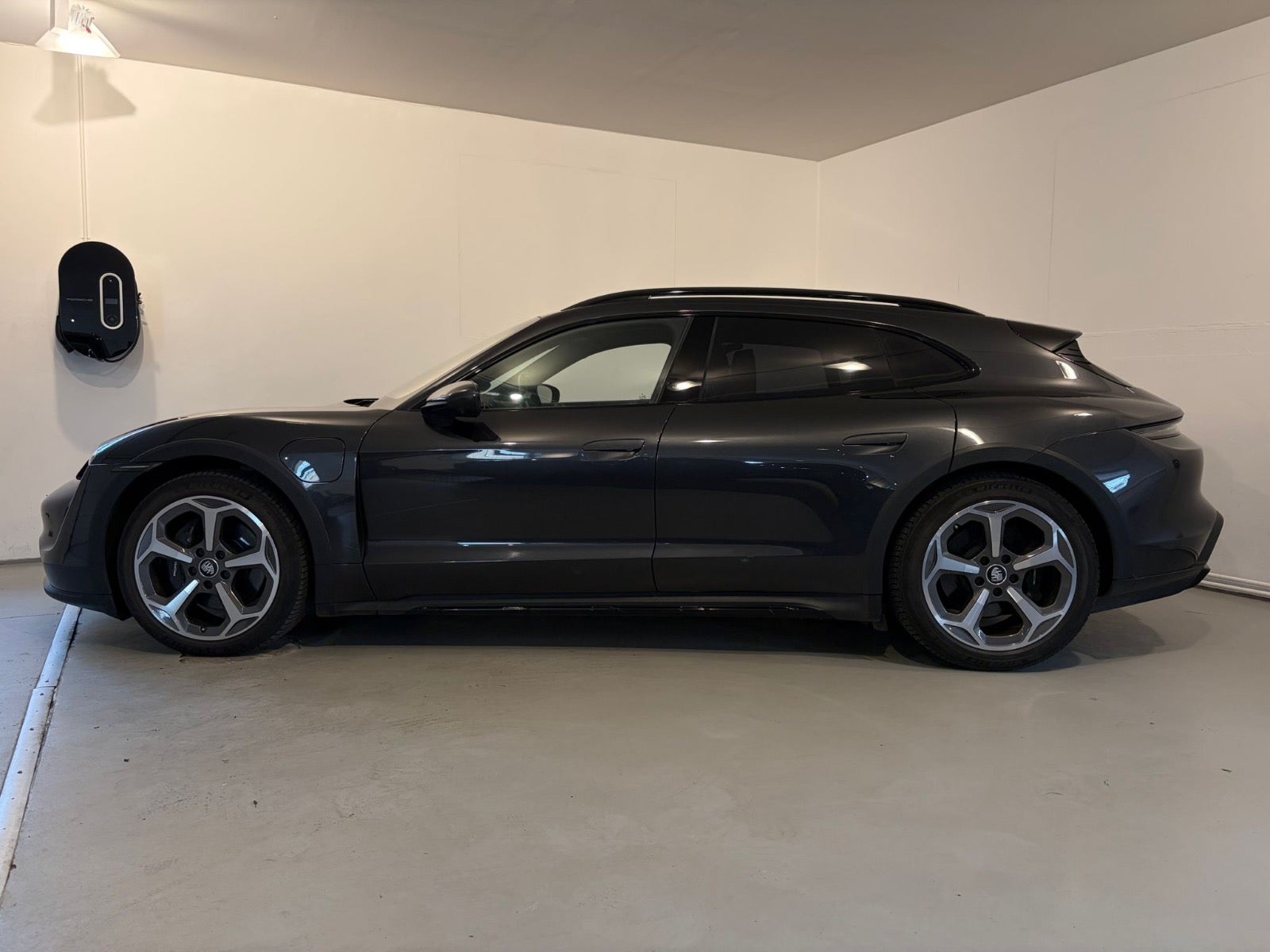 Porsche – Taycan 4