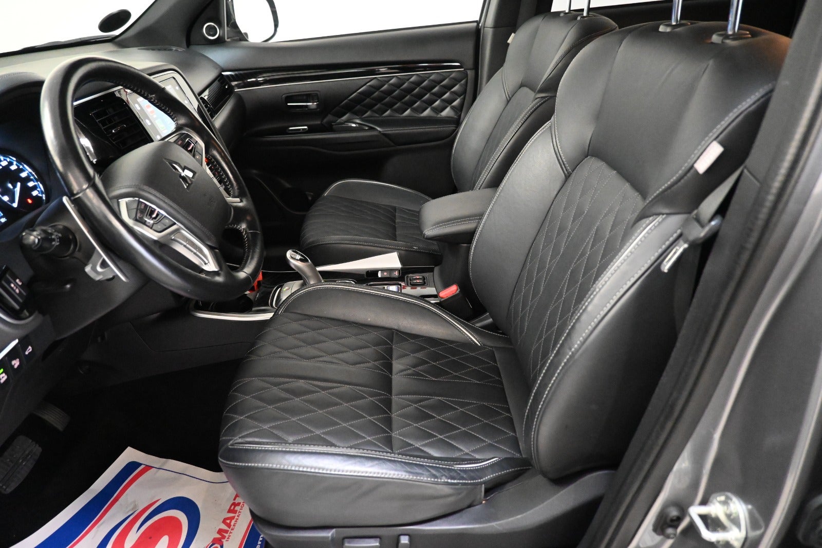 Mitsubishi Outlander PHEV Instyle CVT 4WD