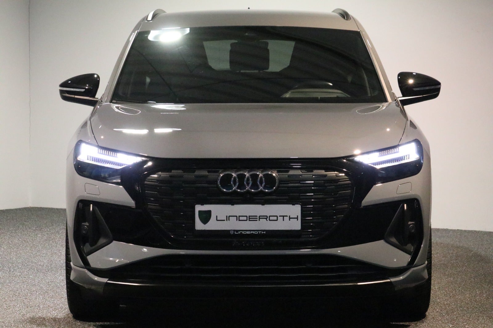 Audi Q4 e-tron 50 S-line quattro 5d - 3