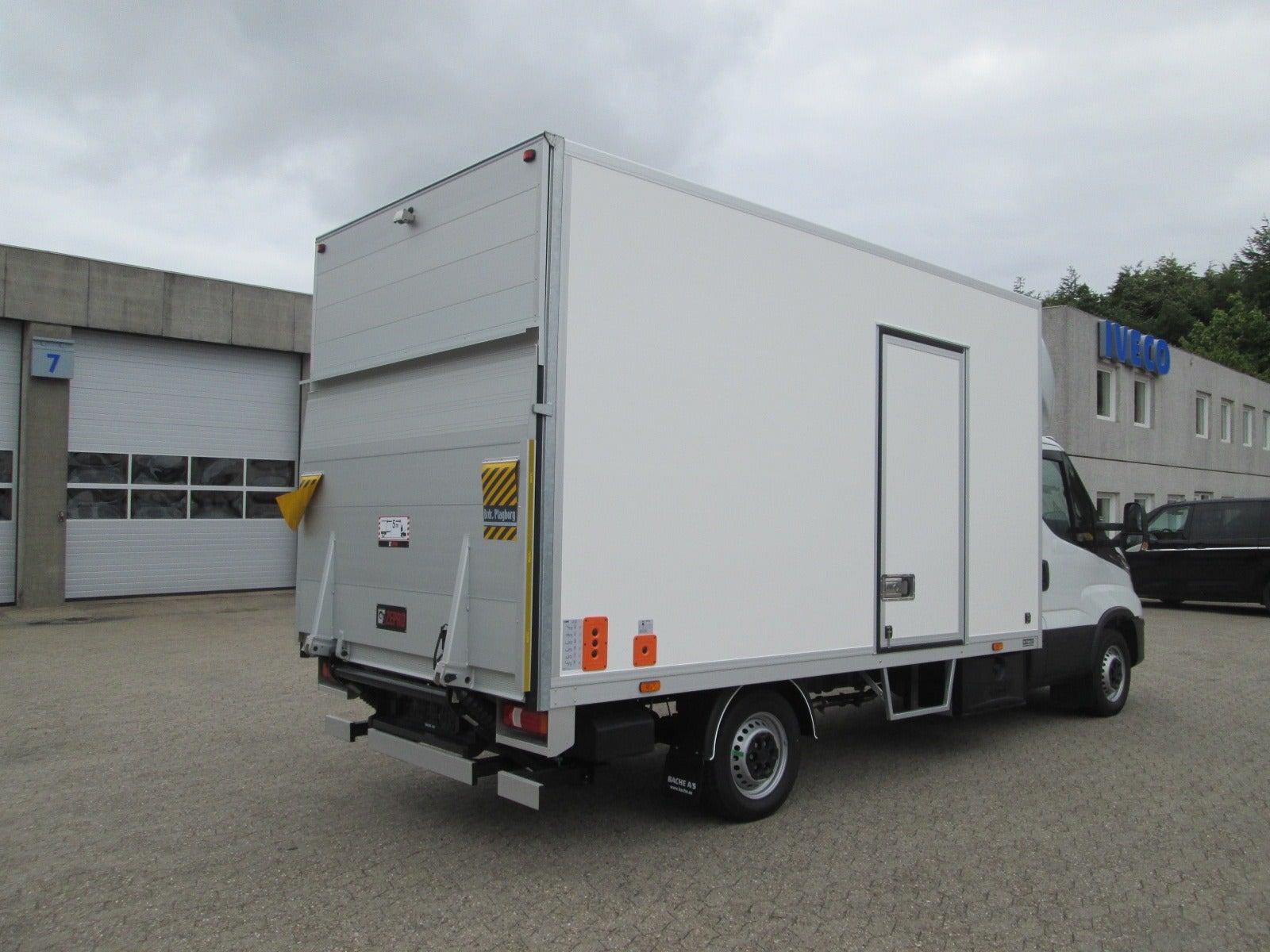 Billede af Iveco Daily 3,0 35S18 4100mm Box m/lift AG8