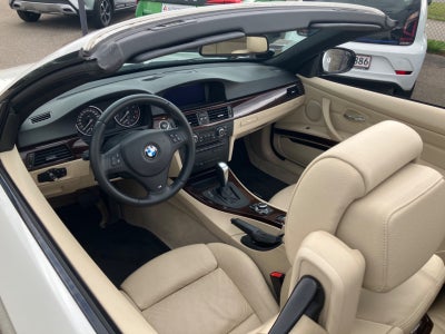 BMW 325i 3,0 Cabriolet aut. Benzin aut. Automatgear modelår 2012 km 69000 Hvid ABS airbag servostyri