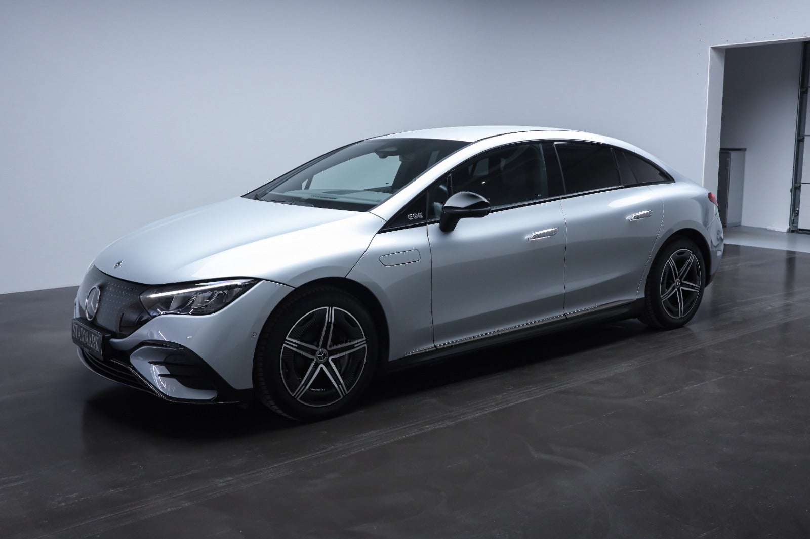 Mercedes-Benz EQE 350 (1/8)