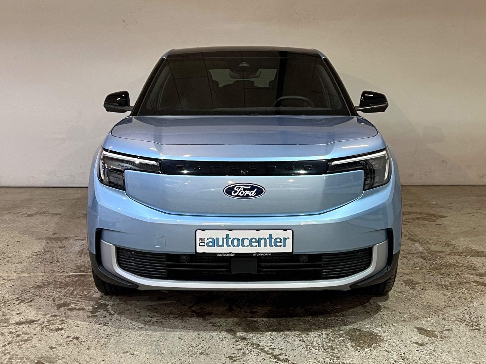 Ford Explorer Premium Extended Range