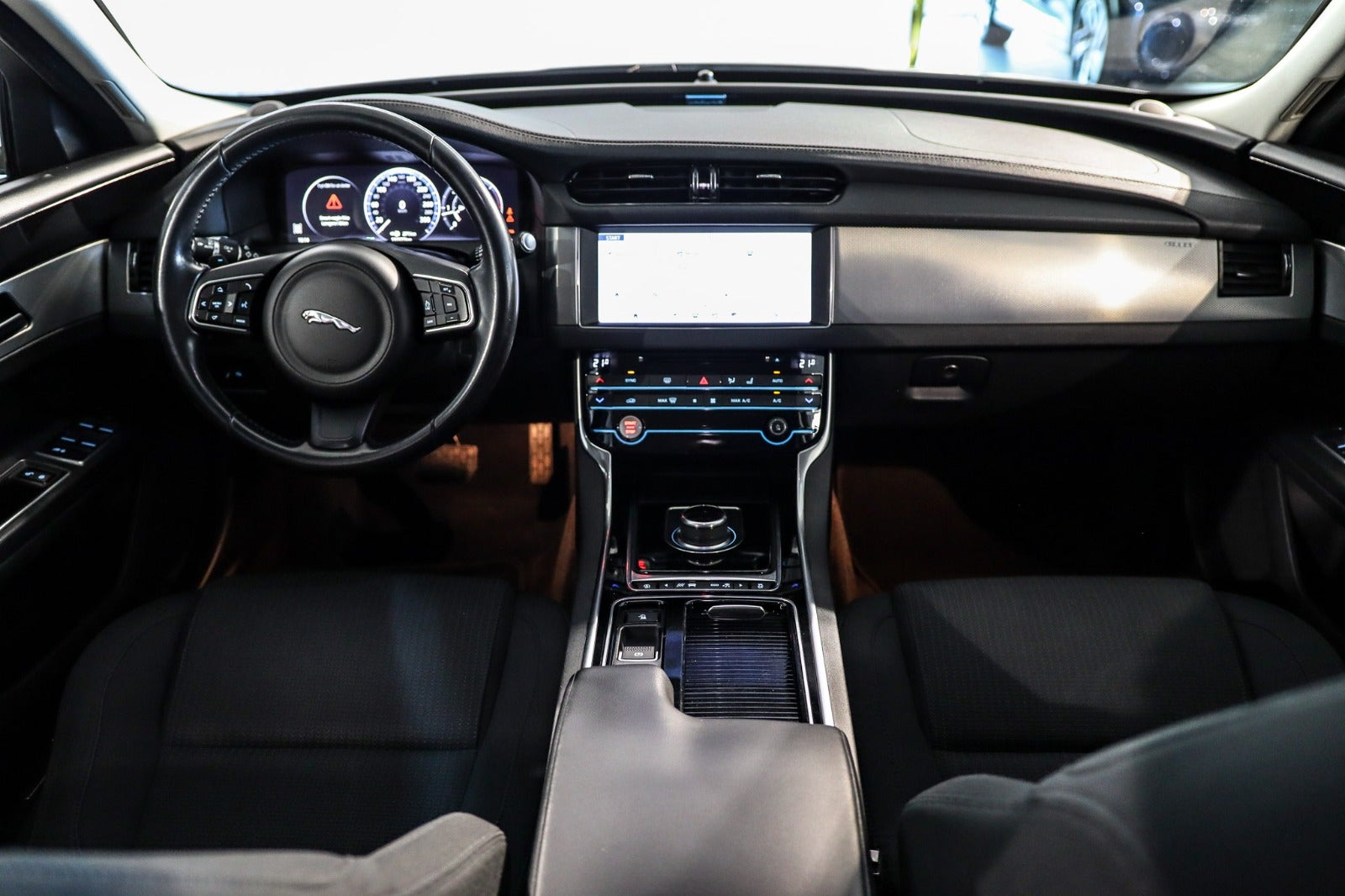 Billede af Jaguar XF 2,0 D180 Pure aut.