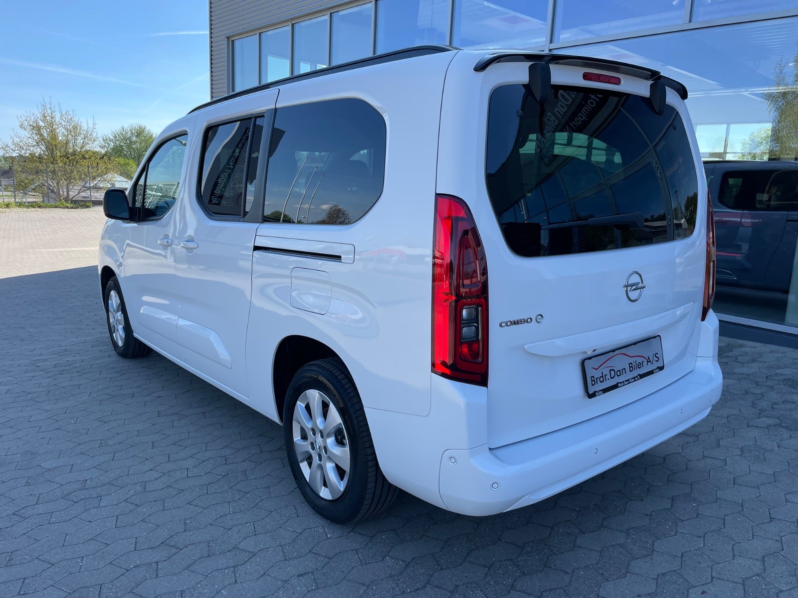 Billede af Opel Combo-e Life 50 Ultimate L2